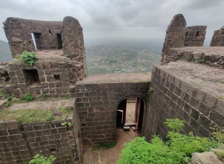 Malhargad/Sonori Fort, Kalewadi, Maharashtra, India